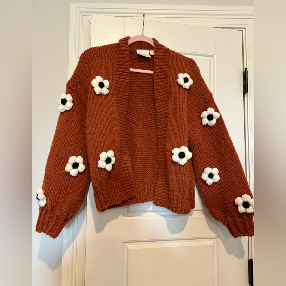 Floral appliqué cardigan